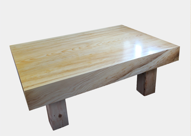 樹齢約200年以上経ってる、北海道特有のテーブルです。今はなかなか手に入らない幅のある板です。 北海道の自然遺産とも言える原生の大木から切り出された天板は、とても厚く、なかなか手に入らない10cmもある一枚板。 とても重厚感があり、無垢材の贅沢感を感じていただけることでしょう。 一生物の座卓にいかがでしょうか。